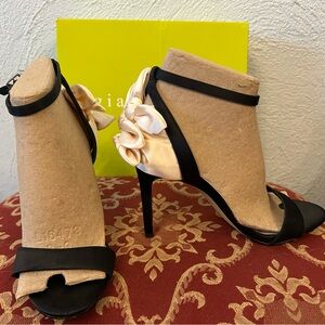 Elegant Black and Cream Women's Gianni Bini Heels